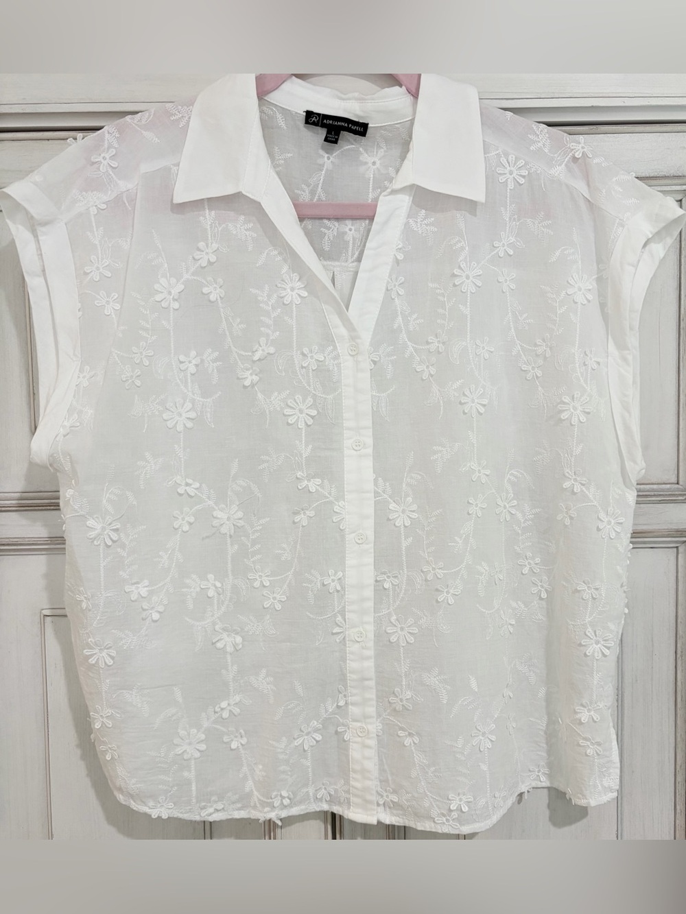 NWOT SZ L Adrianna Papell White Embroidered V-Neck Blouse - sheer